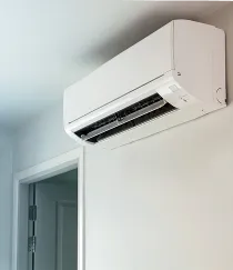 Unit AC indoor terpasang rapi di dinding